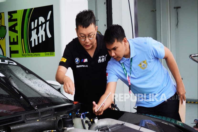 Bea Cukai Mataram berperan krusial dalam memastikan kelancaran arus keluar masuk barang, khususnya logistik tim balap internasional pada ajang GT World Challenge Asia 2025.