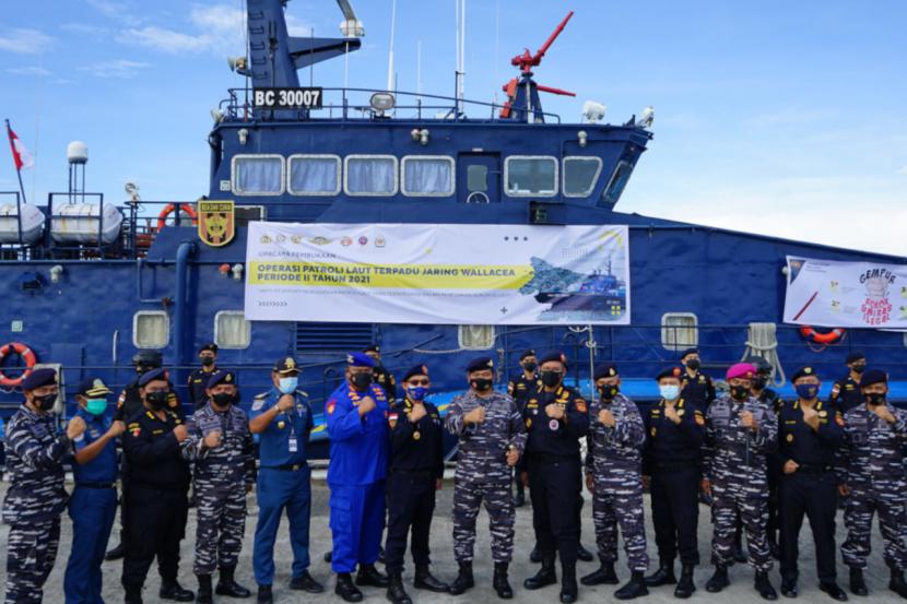 Bea Cukai melakukan berbagai kegiatan patroli laut baik gabungan atau mandiri untuk mengamankan perairan di Indonesia Timur.