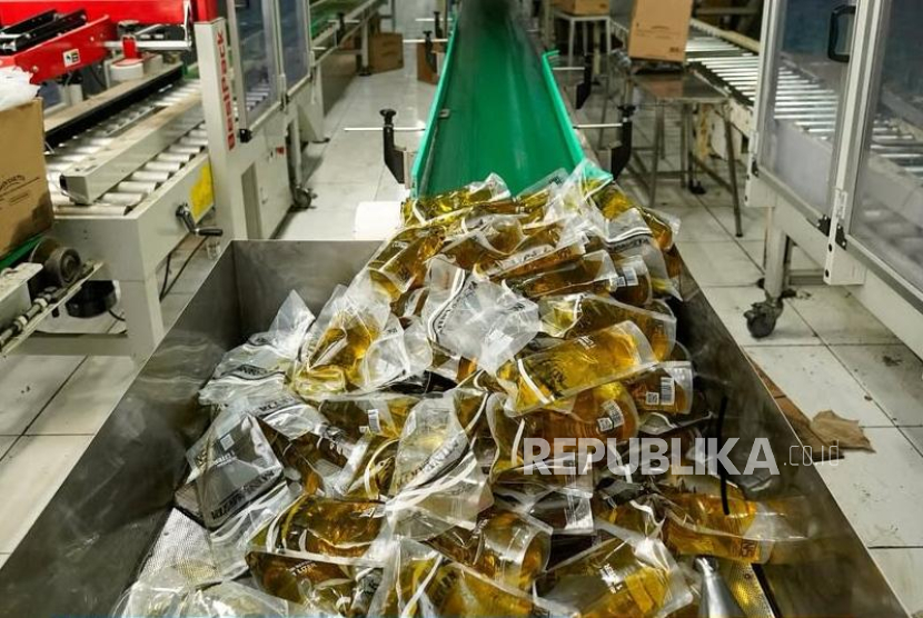 Bea Cukai melakukan customs visit customer, salah satunya ke PT Fuling Food Packaging Indonesia di Semarang.