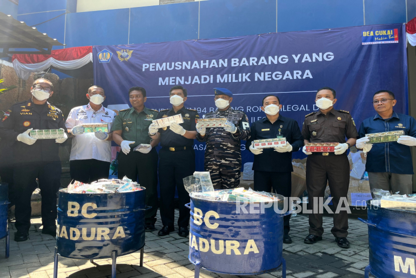 Bea Cukai Madura Musnahkan Rokok dan Miras Ilegal Senilai Puluhan Miliar Rupiah