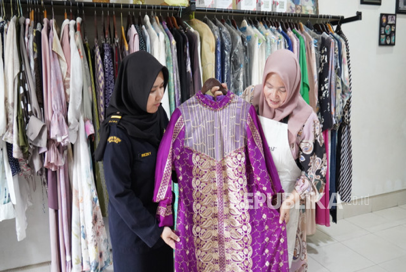 Center for Sharia Economic Development (CSED) INDEF menyampaikan keprihatinan atas kontribusi ekonomi syariah terhadap produk domestik bruto (PDB) Indonesia yang masih berada di bawah 10 persen.