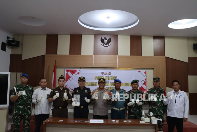 Bea Cukai Nunukan kembali menghadiri  pemusnahan barang bukti hasil sitaan Polres Nunukan, Senin (14/4/2024) di halaman Mapolres Nunukan.