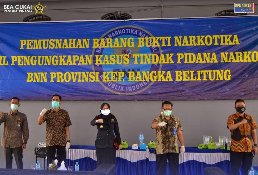 Bea Cukai Pangkalpinang bersama dengan Badan Narkotika Nasional Provinsi Bangka Belitung, dan Kejaksaan Tinggi Provinsi Kepulauan Bangka Belitung memusnahkan narkotika jenis sabu seberat 995 gram.