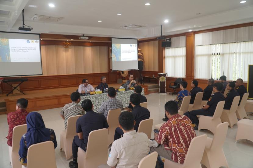 Bea Cukai Pasuruan melakukan asistensi dan monitoring kinerja terhadap kepatuhan Authorized Economic Operator (AEO) ke perusahaan penerima fasilitas kawasan berikat mandiri, PT Scandinavian Tobacco Indonesia, Rabu (8/11/2023).