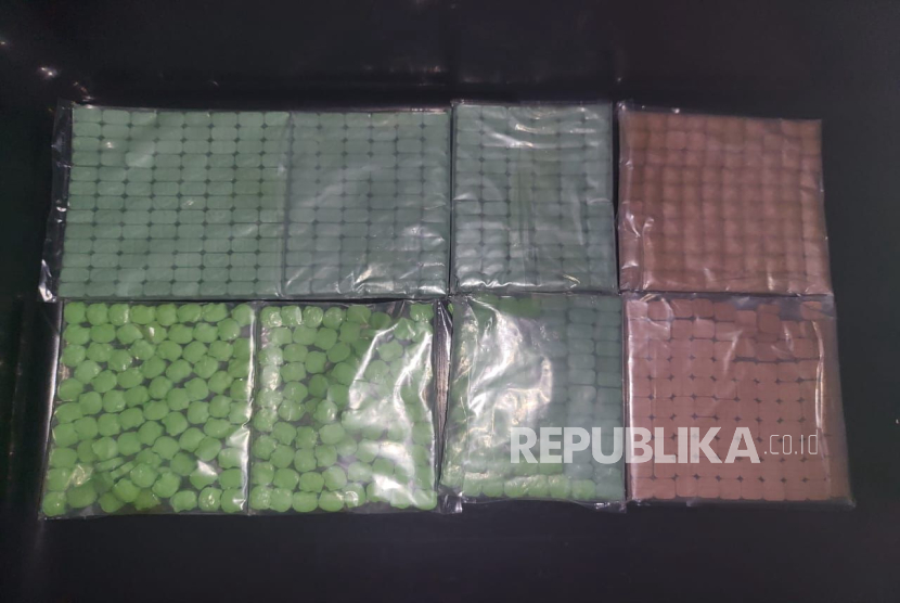 Bea Cukai Pekanbaru dan Kantor Wilayah (Kanwil) Bea Cukai Riau menggagalkan upaya penyelundupan ekstasi (MDMA) di Bandara Internasional SSK II Pekanbaru, pada Kamis (24/4/2025).
