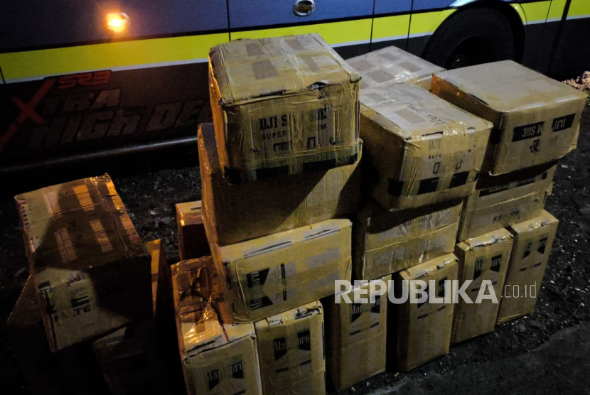  Bea Cukai Probolinggo bersama Satuan Polisi Pamong Praja (Satpol PP) Kota Probolinggo menggagalkan upaya peredaran minuman mengandung etil alkohol (MMEA) ilegal sebanyak 1.348 botol.