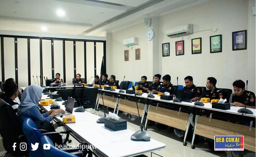 Bea Cukai Purwokerto melaksanakan bimbingan dan asistensi kepada pengusaha barang kena cukai hasil tembakau (BKC HT). 