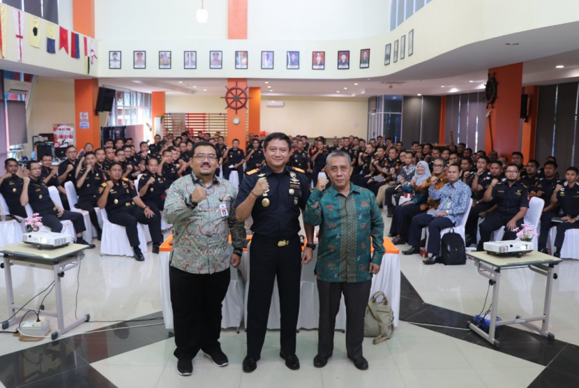 Bea Cukai Riau gandeng KPK menggelar Ceramah Pencegahan Korupsi.