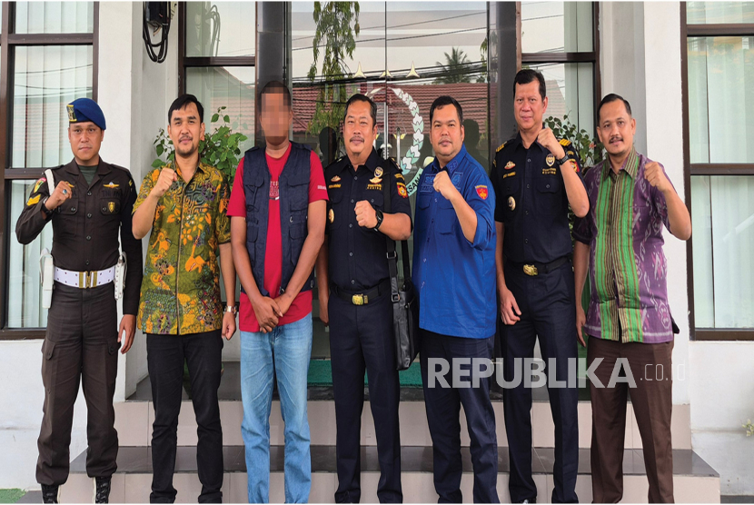 Bea Cukai Serahkan Tersangka Penindakan Penyelundupan Rokok Ilegal ke Kejaksaan Tinggi Riau