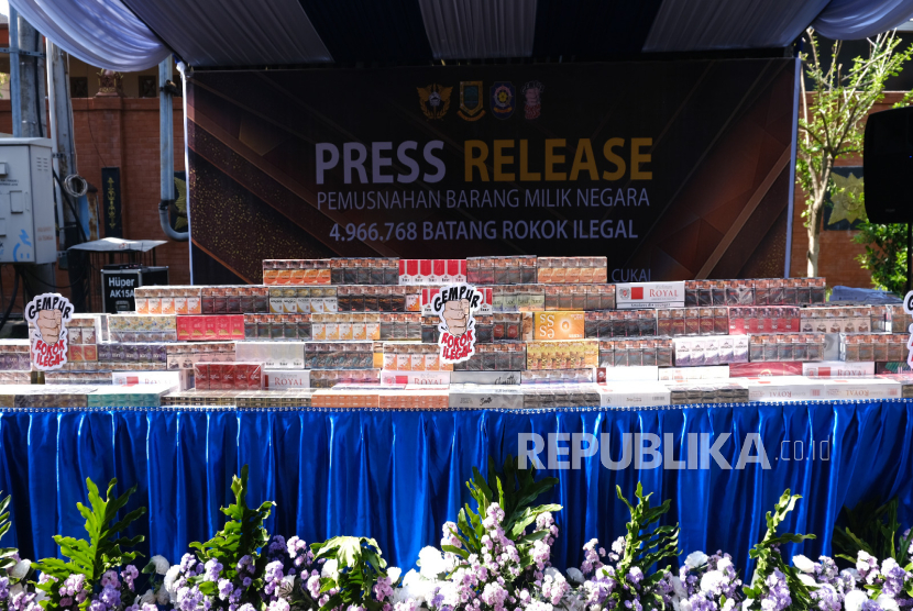 Bea Cukai Sidoarjo dan Pemkot Mojokerto Musnahkan Jutaan Batang Rokok Ilegal