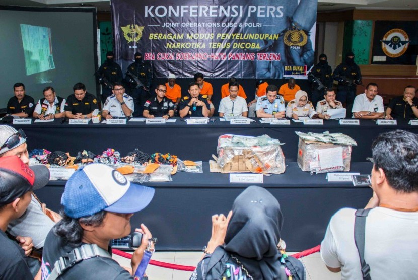 Bea Cukai Soekarno-Hatta bersama Polresta Bandara Soekarno-Hatta dan Bareskrim Polri menggagalkan 4 kasus penyelundupan narkoba berupa sabu. 