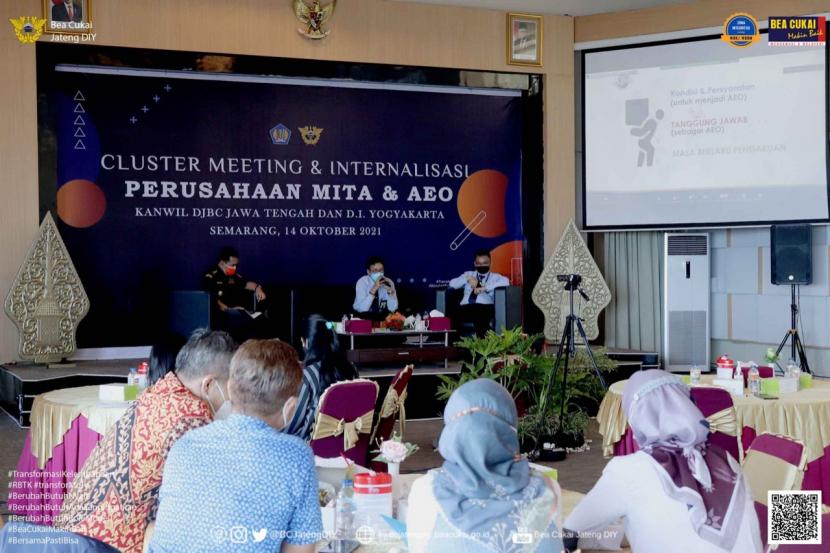 Bea Cukai Soekarno-Hatta dan Bea Cukai Jateng DIY di masing-masing wilayah menggelar sosialisasi terkait ketentuan kepabeanan sebagai program edukasi dan media konsultasi masyarakat.