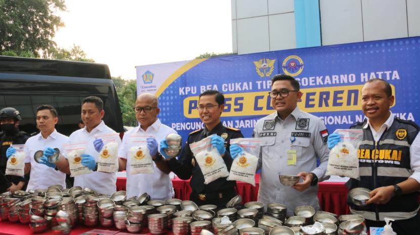 Bea Cukai Soekarno-Hatta, Direktorat Interdiksi Narkotika Bea Cukai, dan Ditserse Narkoba Polda Metro Jaya gagalkan upaya penyelundupan narkotika yang diimpor melalui mekanisme barang kiriman. 