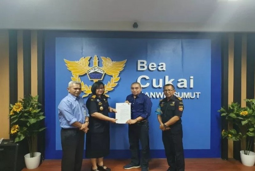 Bea Cukai Sumatera Utara terbitkan izin fasilitas Toko Bebas Bea (TBB) atau yang lebih dikenal dengan duty free shop. Izin Toko Bebas Bea kedua di Sumatera Utara ini diberikan kepada PT Duta Tirta Gemilang.