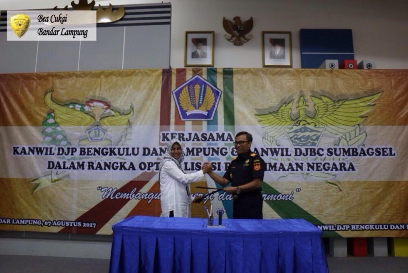 Bea Cukai Sumatra Bagian Selatan bersama dengan Kantor Wilayah DJP Bengkulu dan Lampung melakukan in house training dan penandatanganan keputusan bersama terkait joint analysis. Kepala Kantor Wilayah Bea Cukai Sumatra B