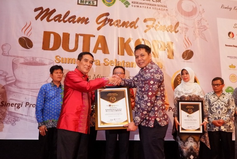 Bea Cukai Sumbagtim menghadiri malam Grand Final Pemilihan Duta Kopi Sumatra Selatan.