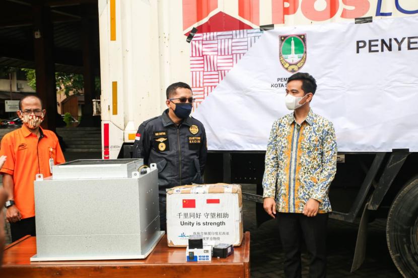Bea Cukai Surakarta kembali memberikan fasilitas pembebasan bea masuk dan pajak dalam rangka impor berupa hibah Hepa Ventilation Unit kiriman dari Zuhai, China, kepada Pemerintah Kota (Pemkot) Solo, Selasa (16/11).