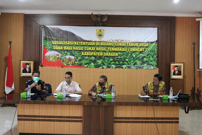 Bea Cukai Surakarta pada Rabu (9/9) yang menggandeng Pemerintah Daerah Kabupaten Sragenmemberikan sosialisasi terkait program gempur rokok ilegal dan ketentuan di bidang cukai.