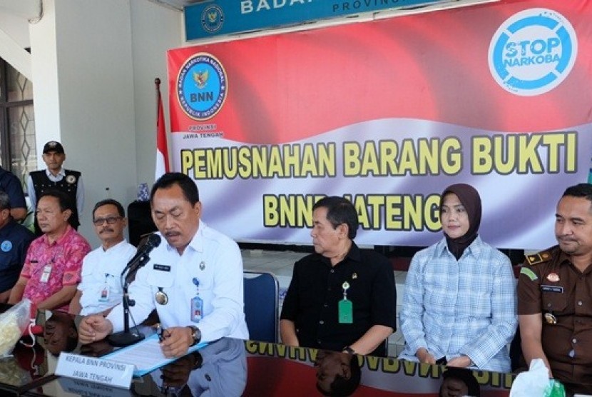 Bea Cukai Tanjung Emas dan Badan Narkotika Nasional Provinsi (BNNP) Jawa Tengah musnahkan barang bukti penindakan narkotika berupa 1,16 kilogram sabu di Kantor BNNP Jawa Tengah, pada Selasa (24/7).