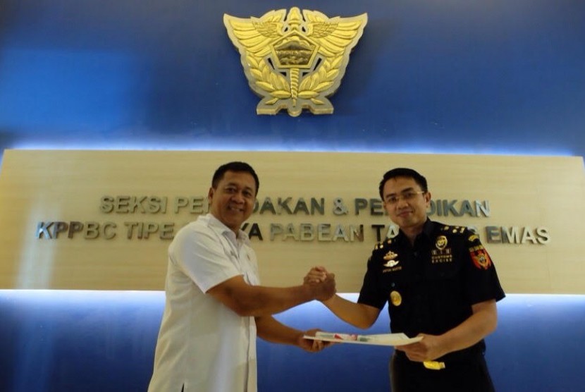 Bea Cukai Tanjung Emas melakukan serah terima  barang bukti hasil penggagalan penyelundupan narkotika melalui Kantor Pos Lalu Bea Semarang, Rabu (15/3).
