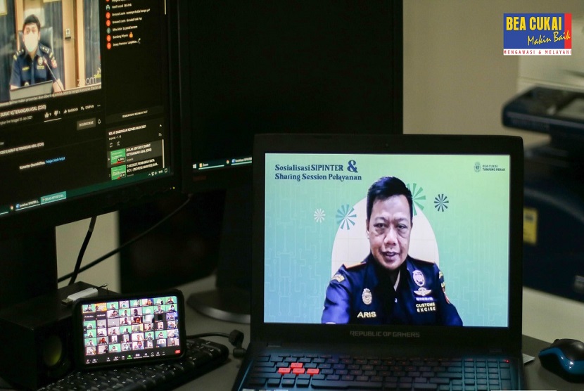 Bea Cukai Tanjung Perak secara daring kenalkan kembali fitur-fitur yang terdapat dalam aplikasi Sistem Pelayanan dan Informasi Terpadu (SIPINTER) kepada pengguna jasa. 