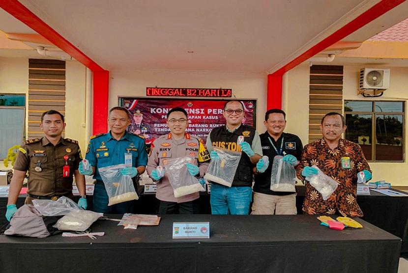 Bea Cukai Tanjungpinang dan Polres Bintan musnahkan barang bukti penindakan narkotika, berupa 1,573 kilogram sabu, di area Polres Bintan, pada Kamis (23/11/2023). 