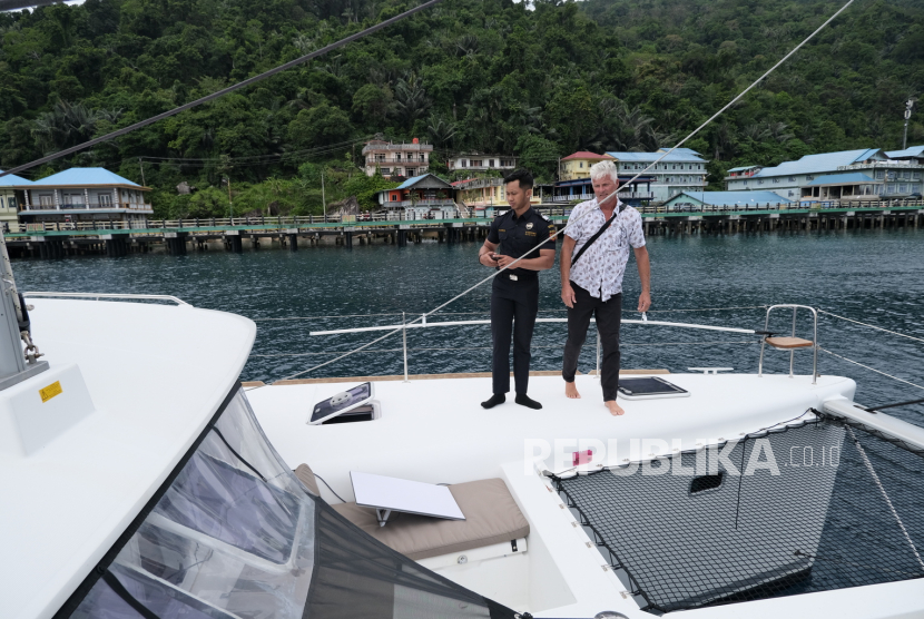  Bea Cukai Tanjungpinang memberikan fasilitas impor sementara kapal wisata asing yang ikut dalam acara Sail Malaysia Passage to East Yacht Rally 2025 di Kepulauan Anambas pada awal Juni.