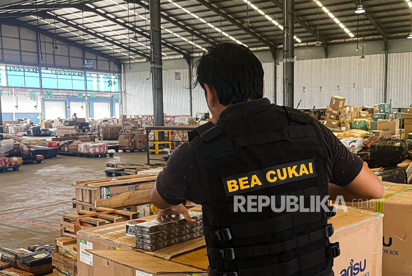 Bea Cukai Tanjungpinang menerima 2,5 juta batang rokok ilegal tanpa pita cukai hasil penindakan dari Satuan Lanal Tarempa.