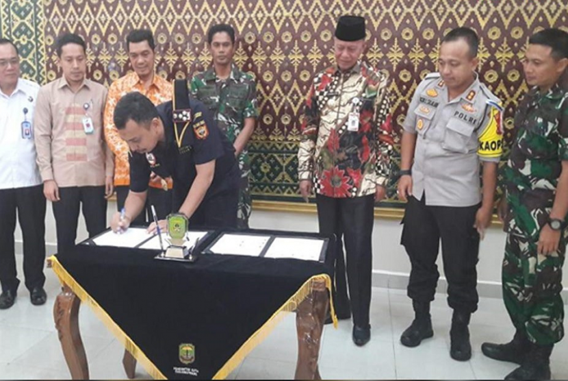 Bea Cukai Tanjungpinang tandatangani MoU pengamanan perdagangan.