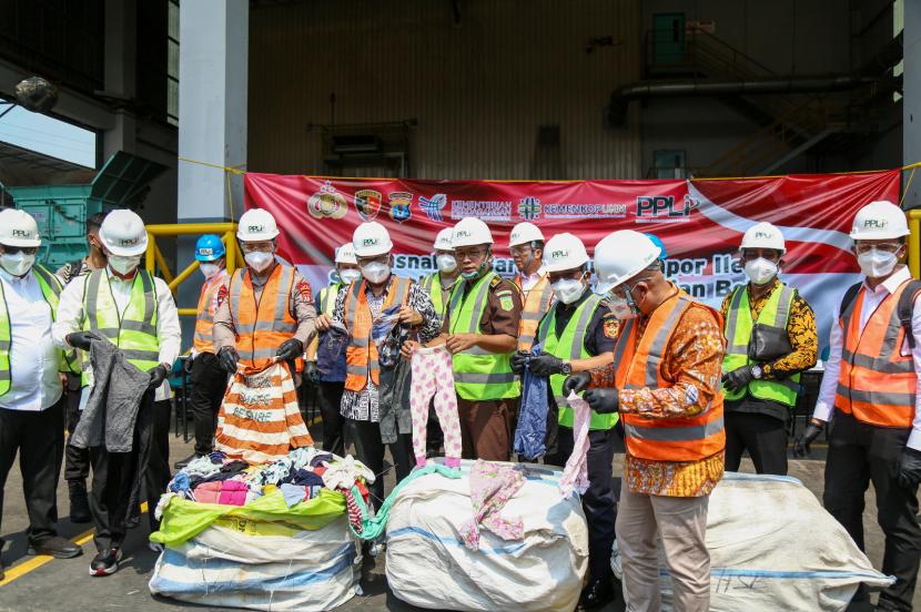 Bea Cukai Tarakan bersama Ditreskrimsus Polda Kalimantan Utara (Kaltara) menggelar pemusnahan ribuan ballpress berstatus barang menjadi milik negara (BMMN).