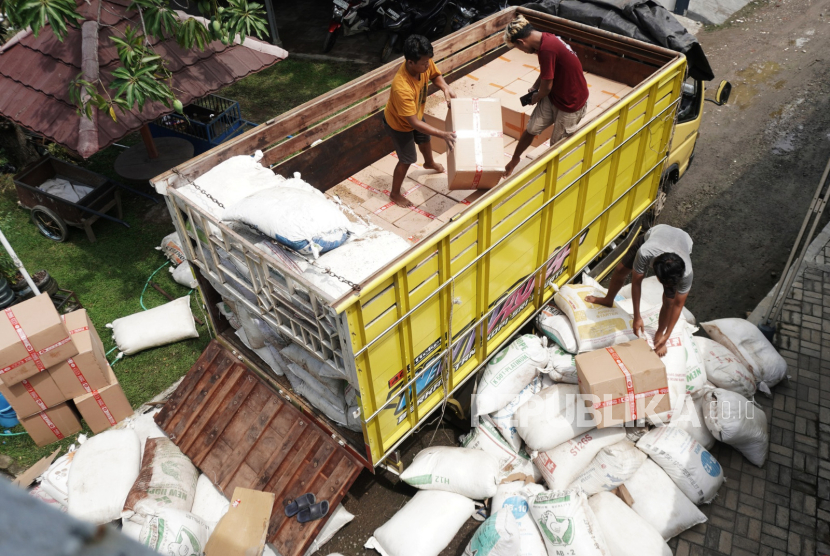 Bea Cukai Sita1,2 Juta Batang Rokok Ilegal Modus Pupuk Kandang di Jalur Tol Pejagan-Pemalang