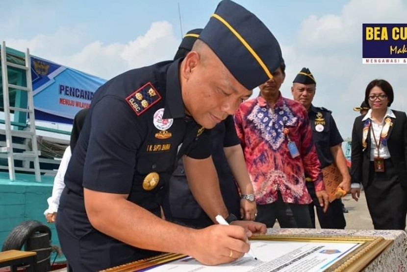 Bea Cukai Teluk Nibung mencanangkan zona integritas menuju wilayah bebas dari korupsi (WBK)/wilayah birokrasi bersih melayani (WBBM), Rabu (16/10).