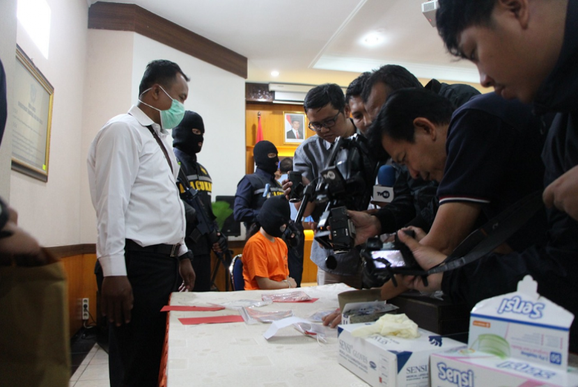 Bea Cukai Yogyakarta gagalkan penyelundupan ratusan butir Happy Five.