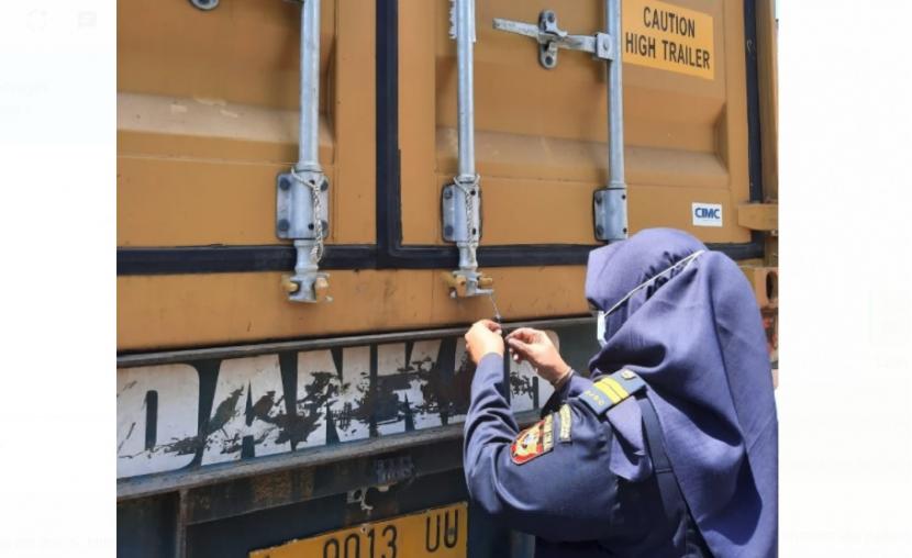 Bea Cukai Yogyakarta memfasilitasi ekspor hasil produksi PT IGP Internasional pada 24 dan 25 Agustus 2021. Sebanyak 20 kontainer diberangkatkan dari 2 pelabuhan berbeda, 12 dari Tanjung Perak dan 8 dari Tanjung Emas.