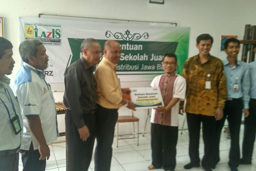 Beasiswa SMP Juara LAZIS PLN