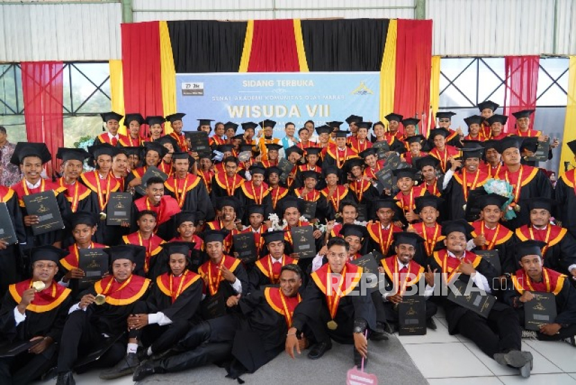 Mahasiswa Dompu Penerima Beasiswa Torehkan Prestasi di Kancah Nasional dan Internasional