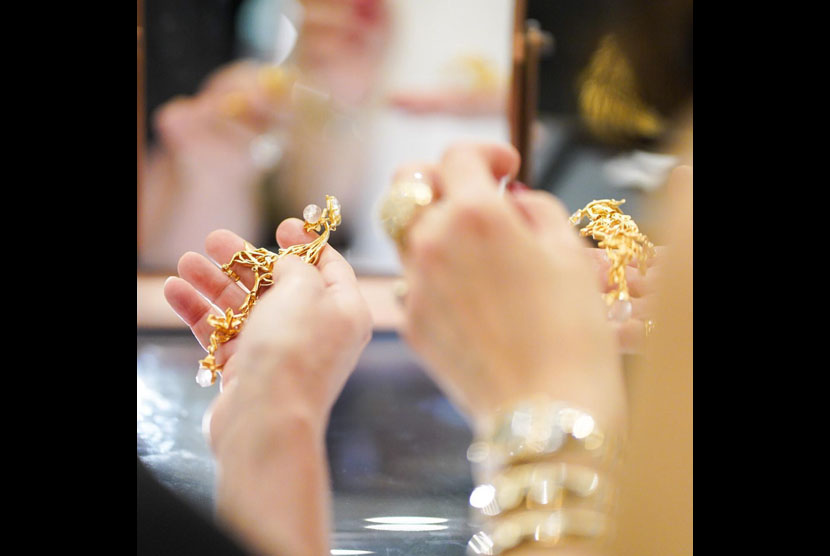 Perhiasan koleksi Tulola Jewelry, toko perhiasan milik Happy Salma, Dewi Sri Luce Rusna, dan Franka Franklin Makarim.