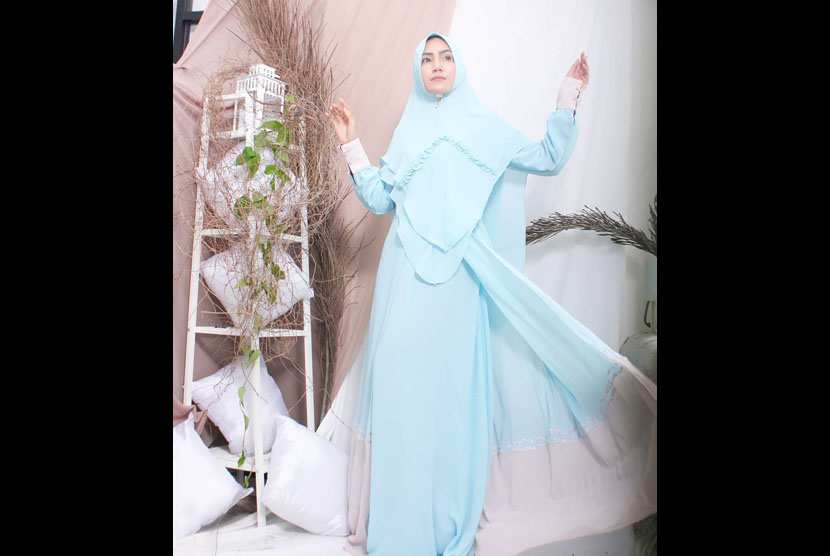 Beberapa koleksi busana dari para perancang mode di komunitas Hijabers Mom Community (HMC).