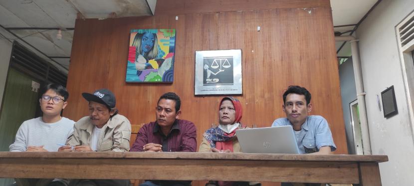 Beberapa perwakilan pedagang asongan di kawasan wisata Borobudur menemui LBH Yogya untuk beraudiensi.