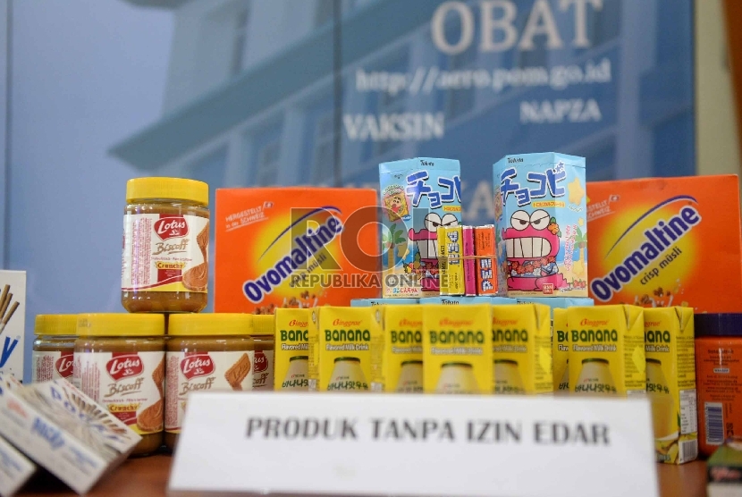 Beberapa produk pangan sitaan ditunjukkan di Kantor BPOM, Jakarta, Selasa (22/12).