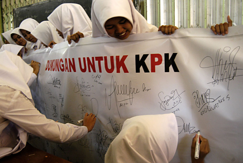 Dukungan Masyarakat Terhadap KPK Terus Mengalir | Republika Online