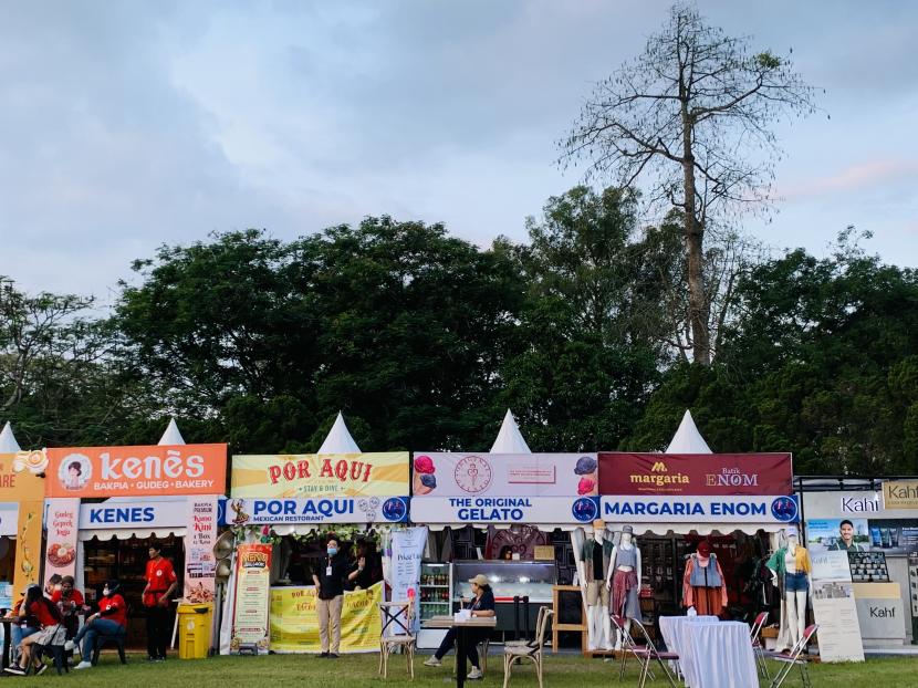 Beberapa stan makanan yang turut memeriahkan acara Prambanan Jazz Festival 2022 di Sleman, DIY, Sabtu (2/7/2022).