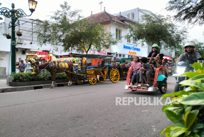 Becak motor (bentor) yang masih beroperasional di Kawasan Malioboro, Yogyakarta. 