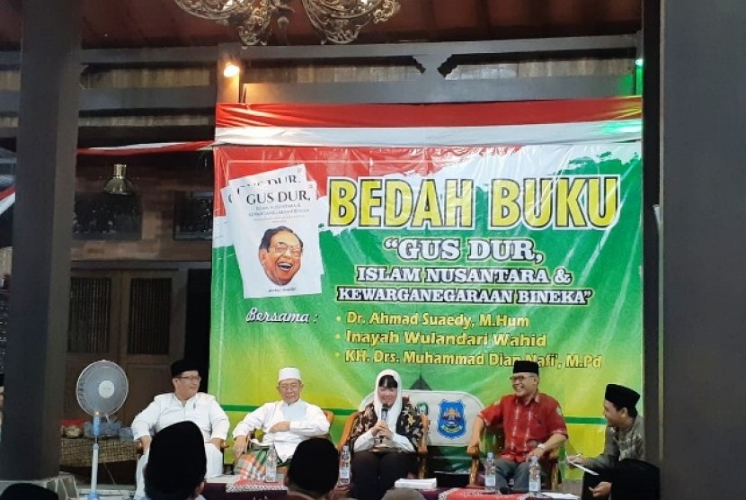 Bedah Buku berjudul Gusdur, Islam Nusantara dan Kewarganegaraan Bineka di Pondok Pesantren Al Muayyad, Solo, Jumat (22/2).