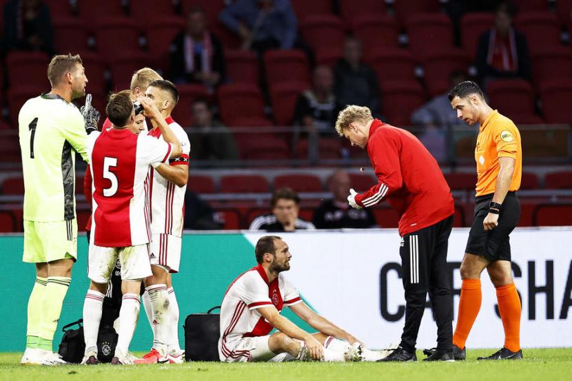 Bek Ajax Amsterdam Daley Blind, mengaku sudah baik-baik saja, ketika tiba-tiba terjatuh saat laga persahabatan lawan Hertha Berlin di Johan Cruyff Arena, Amsterdam. 