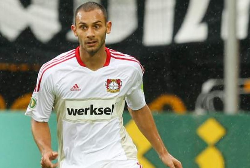 Bek Bayer Leverkusen, Omer Toprak.