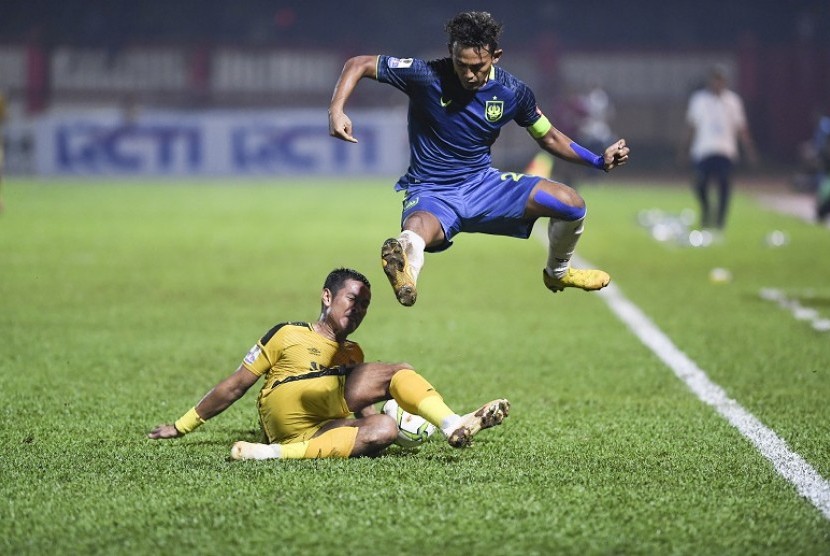 Mulyana persib jajang Bhayangkara FC