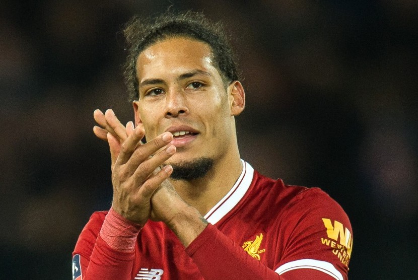 Bek Liverpool Virgil van Dijk. 