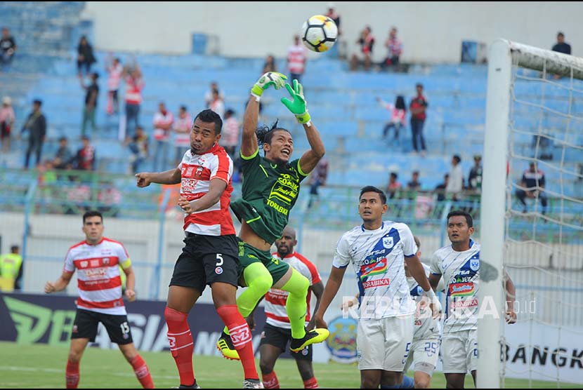 Pertandingan Madura United lawan PSIS Semarang di Stadion Gelora Bangkalan (SGB). (ilustrasi)