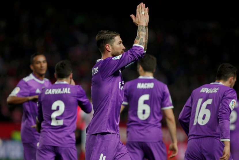 Bek Real Madrid Sergio Ramos meminta maaf kepada pendukung Sevilla setelah mencetak gol ke gawang bekas klubnya itu.